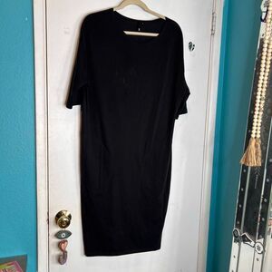 Jarbo t-shirt short sleeves midi length with side pockets no flaws  minimalist